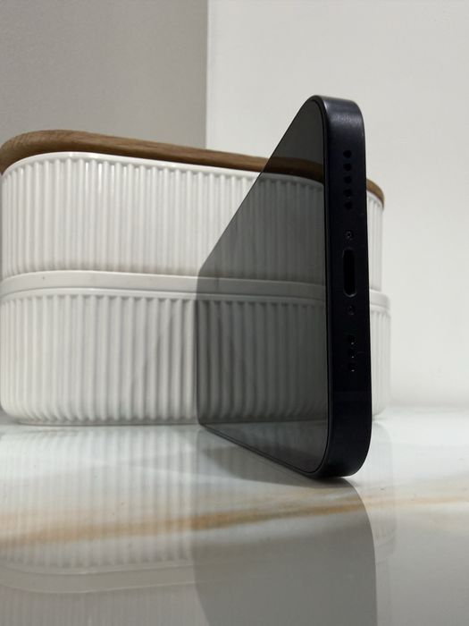 Продам Айфон IPhone 13