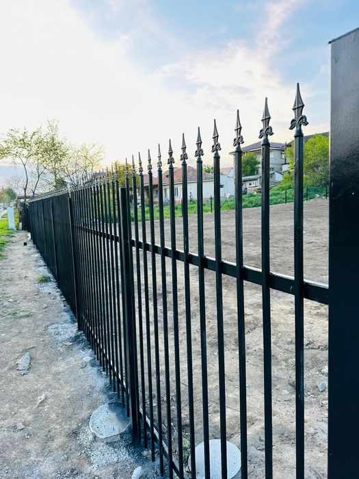 Împrejmuiri terenuri cu gard, garduri din plasa
