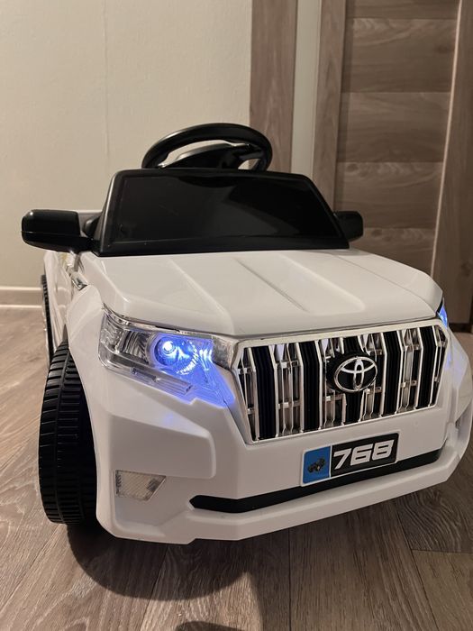 Детская электромашина Toyota