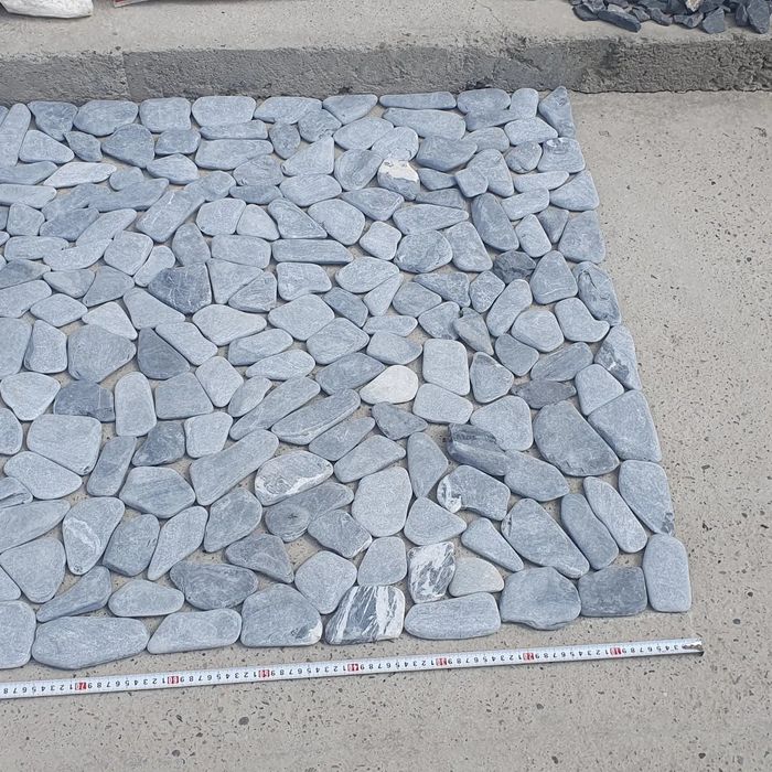 Дорожний плоски камен