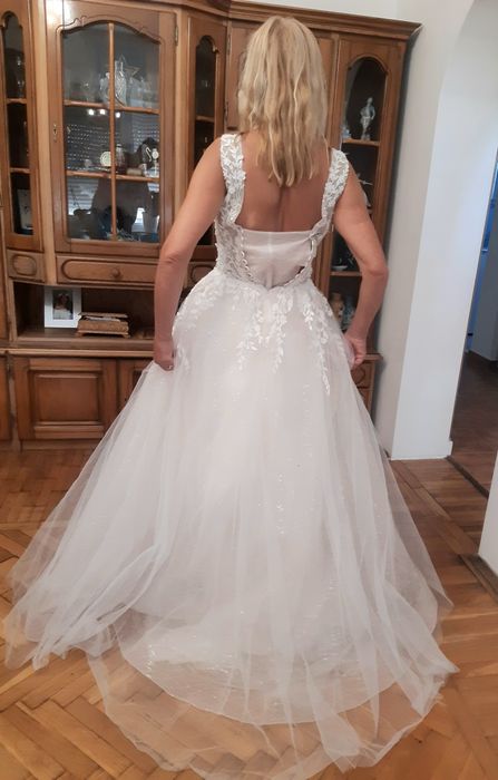 Rochie de mireasa si rochii pt domnisoare de onoare