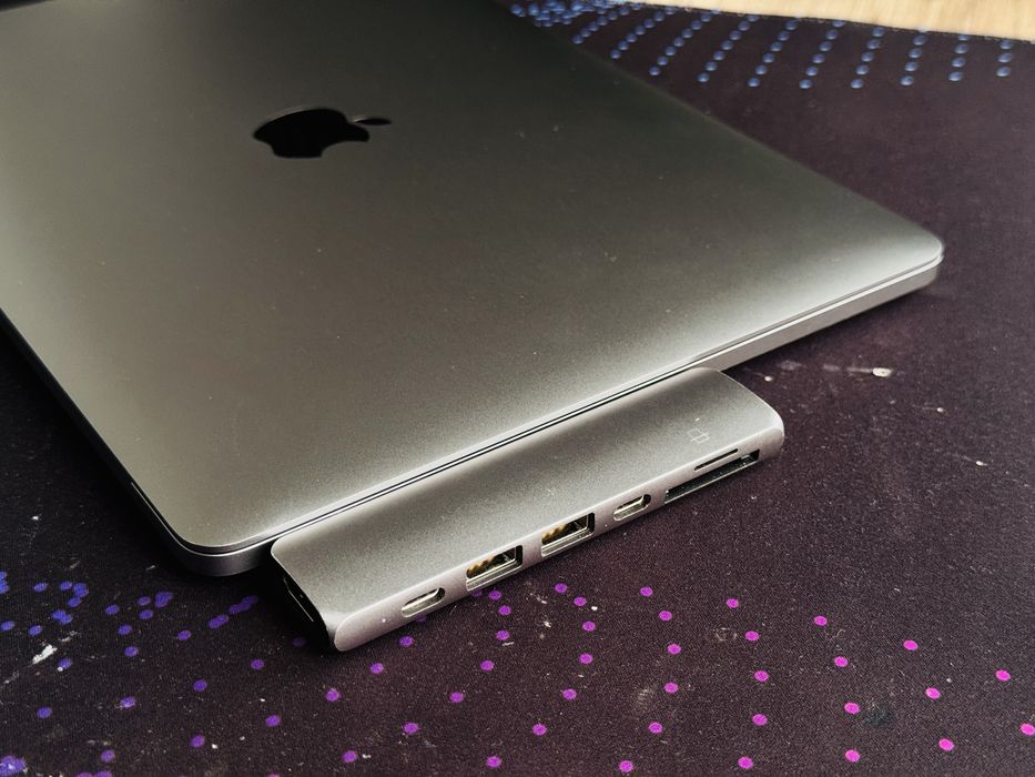 Vând MacBook Pro M1 (2021) – 16GB RAM, 1TB SSD, Touch Bar