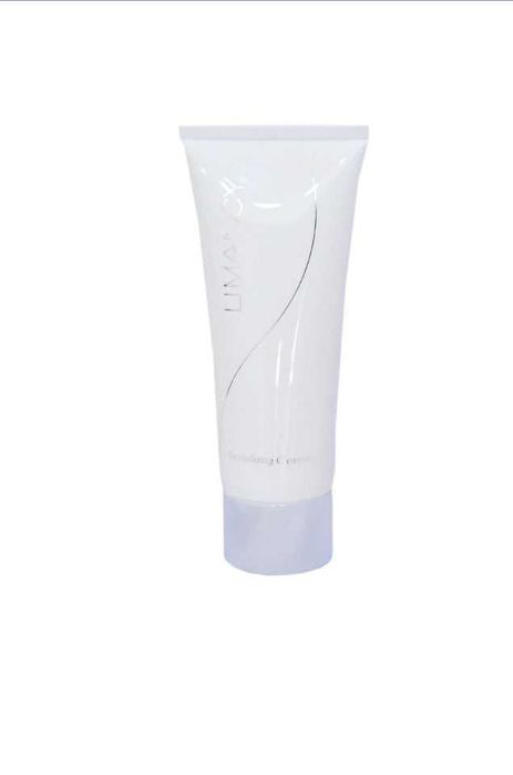 Набор косметики LIMANCY состоит из 4вешей: