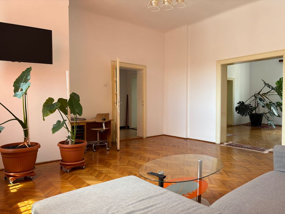 Casa cu spatiu comercial ,  garaj, str. dr. I. Ratiu-facultate ULB