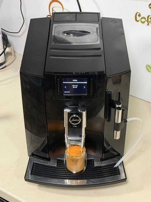 Кафемашина кафе автомат JURA E8 с гаранция