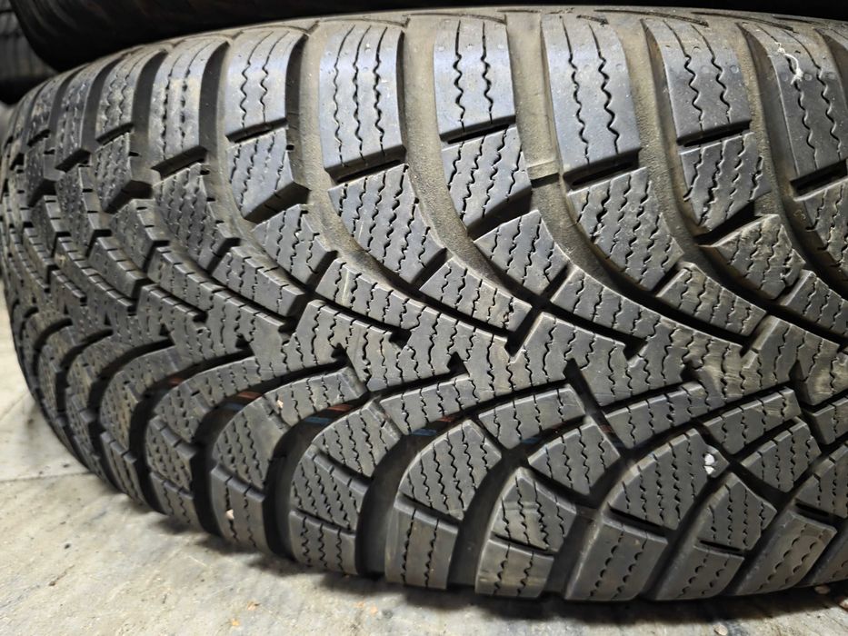 2бр Зимни гуми 205 60 16 - Goodyear