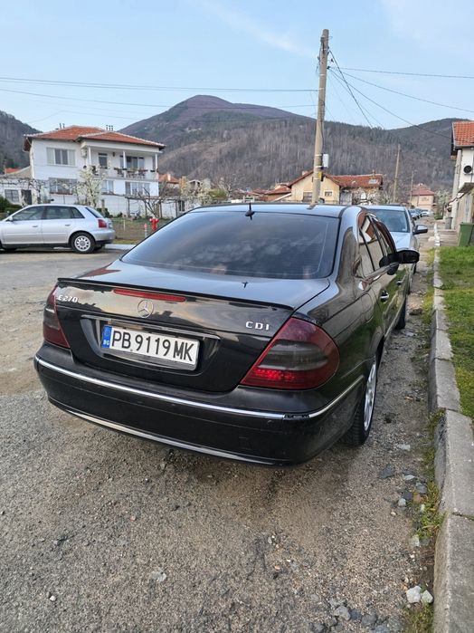 Mercedes benz E270 w211
