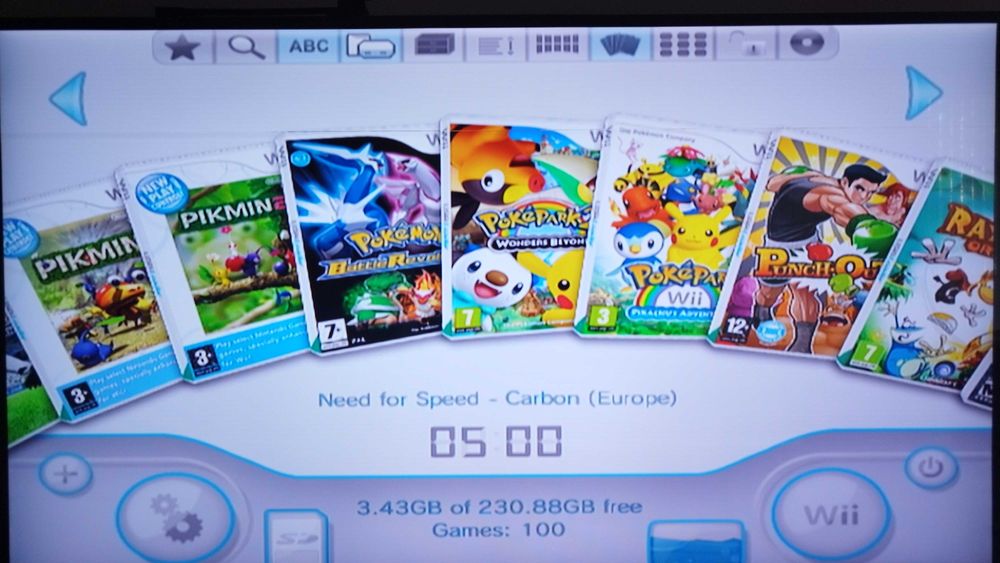 Пълен Комплект Лимитиран Червен Nintendo Wii с 100 игри