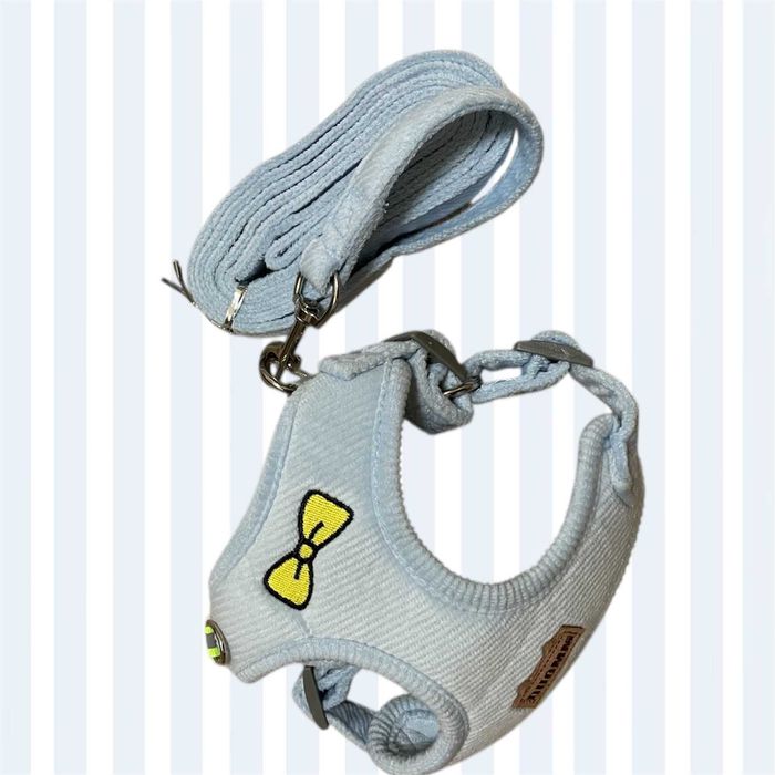 Комплект за куче от  бродиран нагръдник и каишка от кадифе