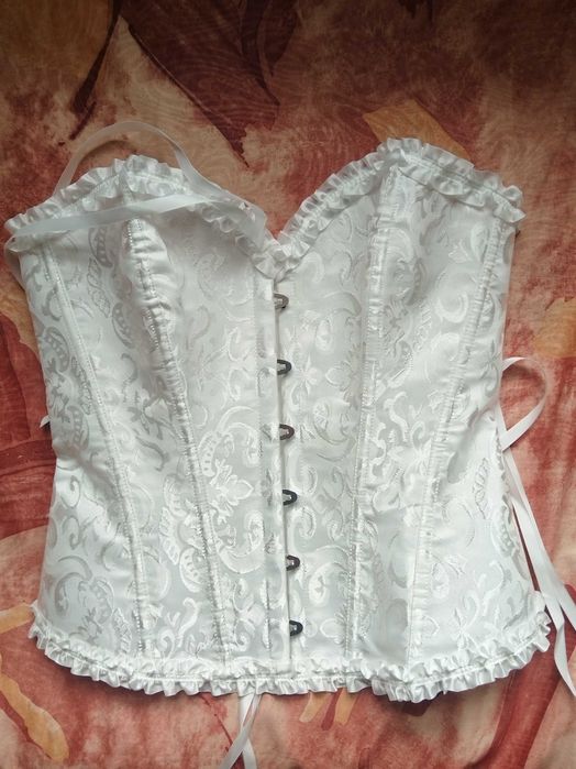 Бял дамски корсет