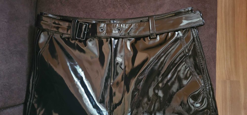 Нов лачен латексов панталон "Calvil Klein" "Келвин Клайн", размер L