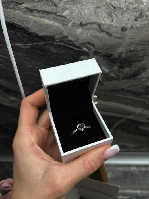 Пандора - Pandora Пръстен валс с червен камък