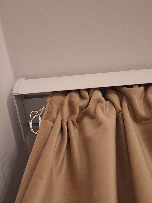 Sina perdea si draperie cu masca din aluminiu, prindere in tavan