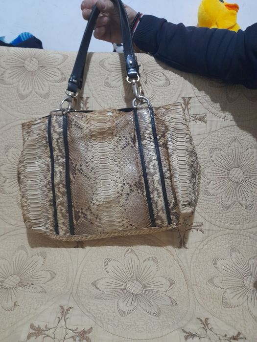 Vând geanta din piele de piton naturala