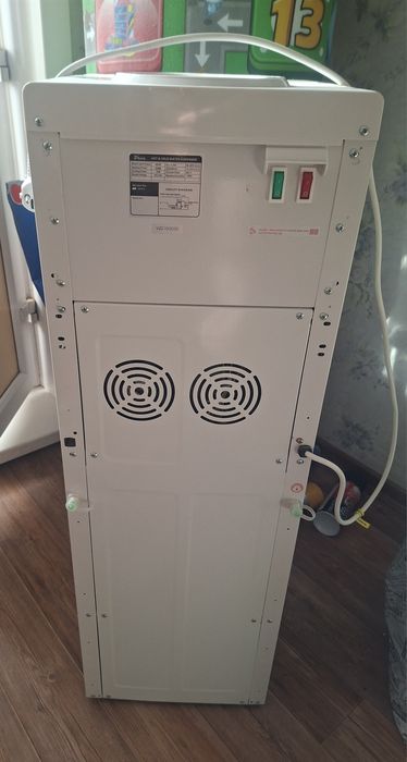 Кулер для воды б/у.