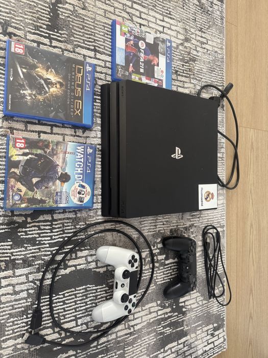 PlayStation 4 Pro, 1Tb, 2 Manete, 3 Jocuri