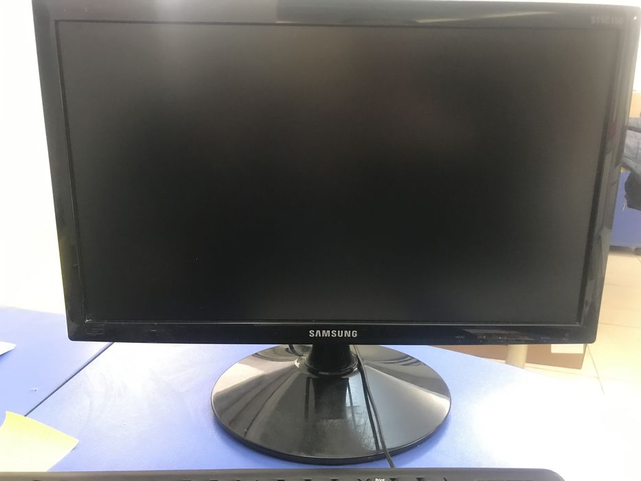 Монитор LG 20 инча Samsung 19 инча