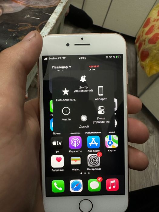 продам iphone 8.