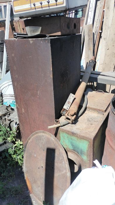 Продам котёл длительного горения и сейф