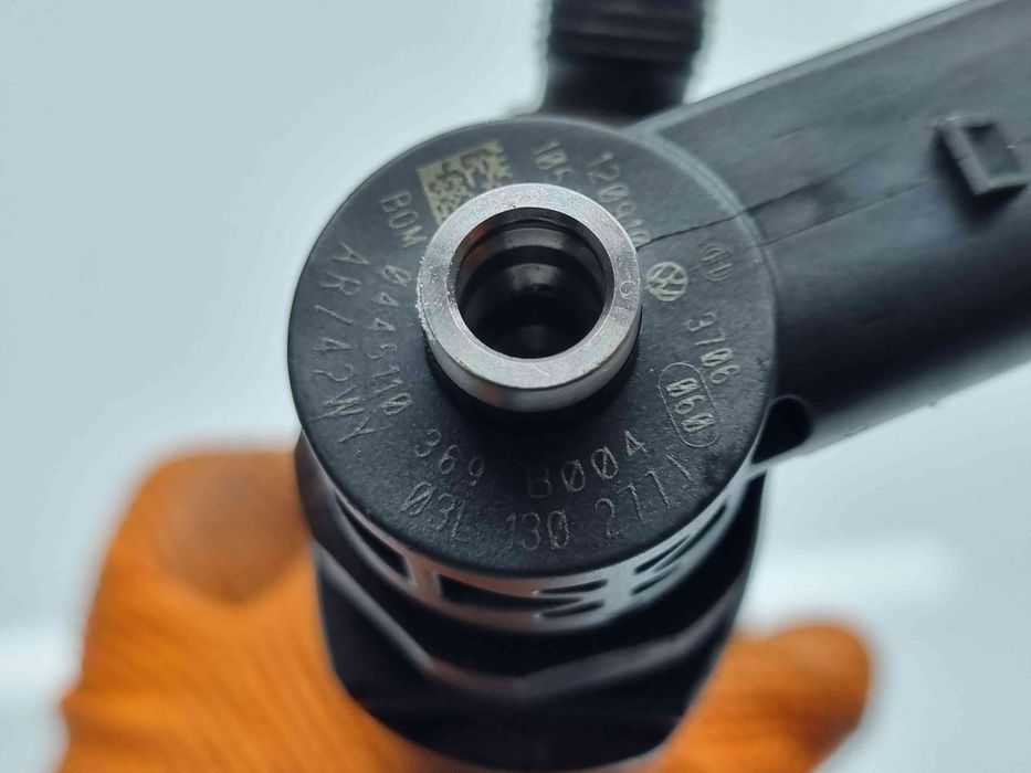 Injector  Skoda Octavia 2 (1Z3) [Fabr 2004-2013] 03L130277J 2.0 TDI CJ