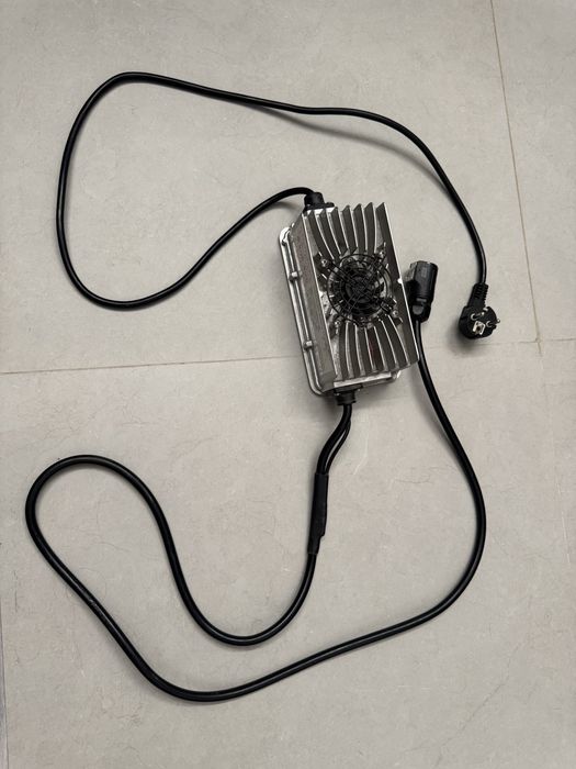 Зарядка Surron light bee