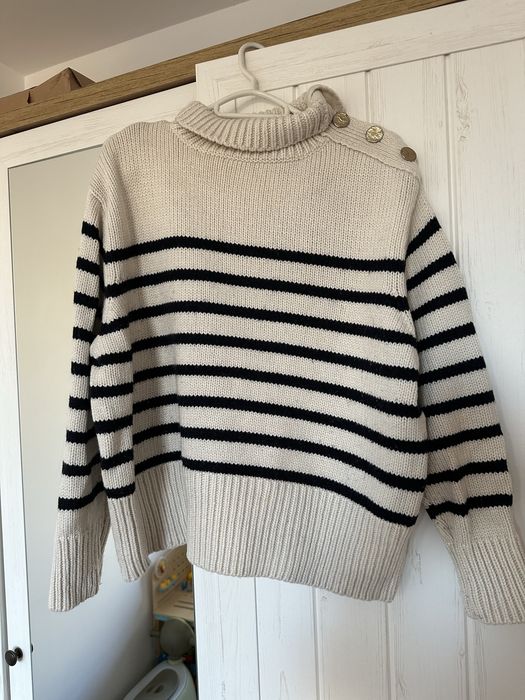 ZARA стилен пуловер в черно и бяло със златен детайл EU M