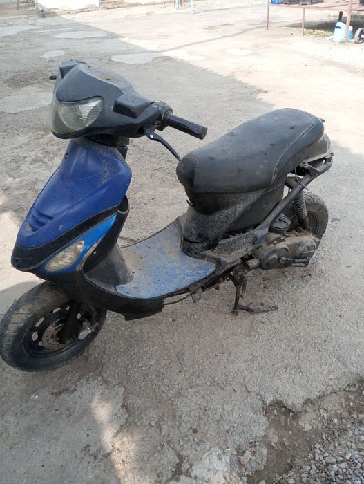 Skuter sotiladi benzinli