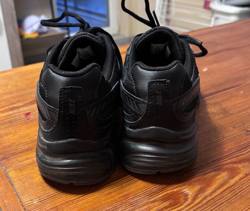 Nike Initiator