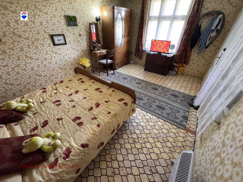 Вила на три етажа с. Николово, местност Дрибак