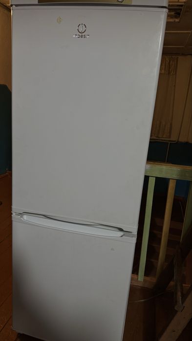Холодильник indezit