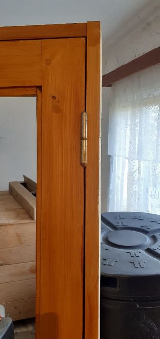 usa din lemn de brad