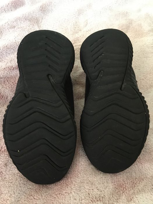 Маратонки Adidas 30 номер + подарък пантофи