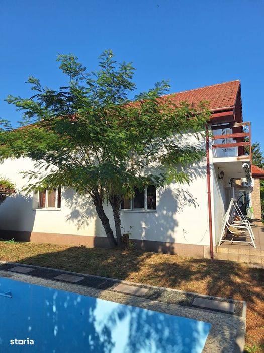 Casă cu piscină gata de utilizare