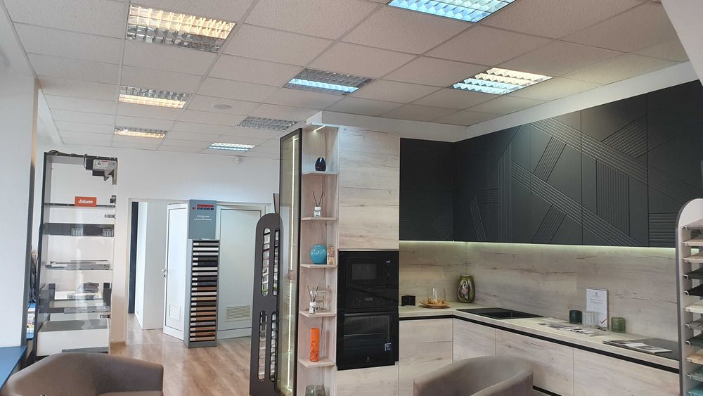 Vand spatiu comercial bd.Alexandru Vlahuta nr.36 vitrina 14m,sau inchirez.