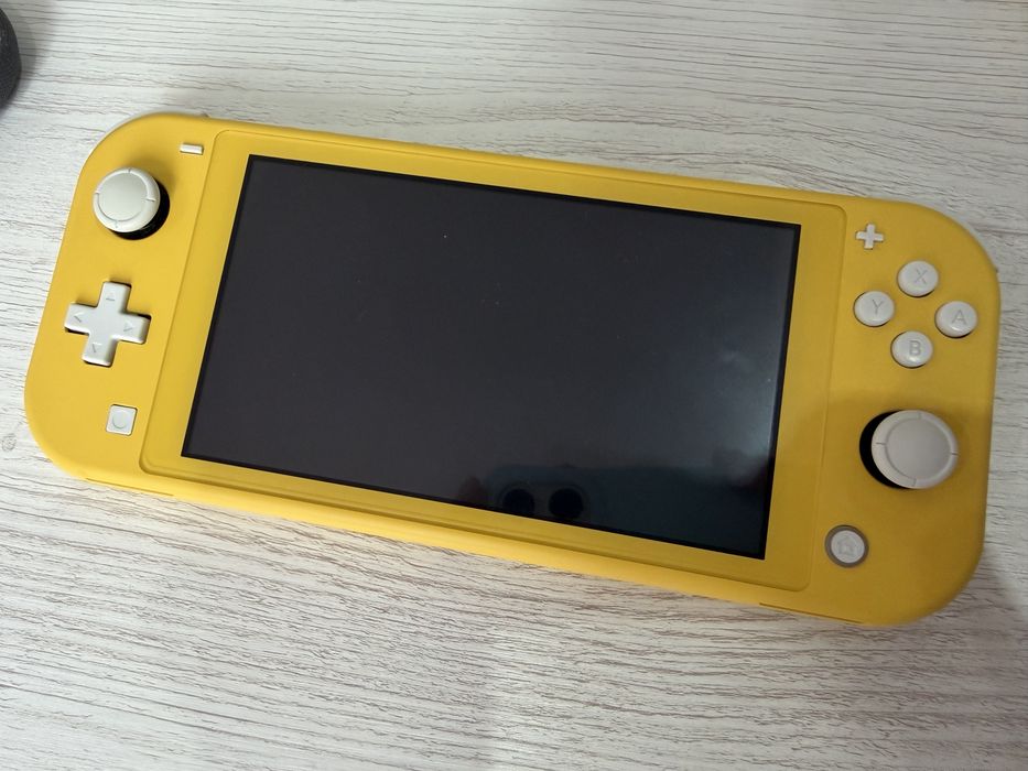продам прошитый nintendo switch lite
