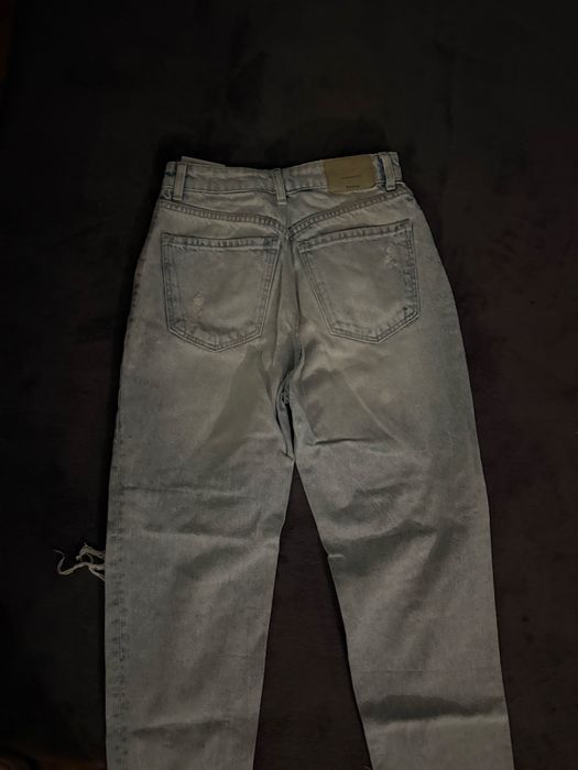 Mom jeans- дънки.