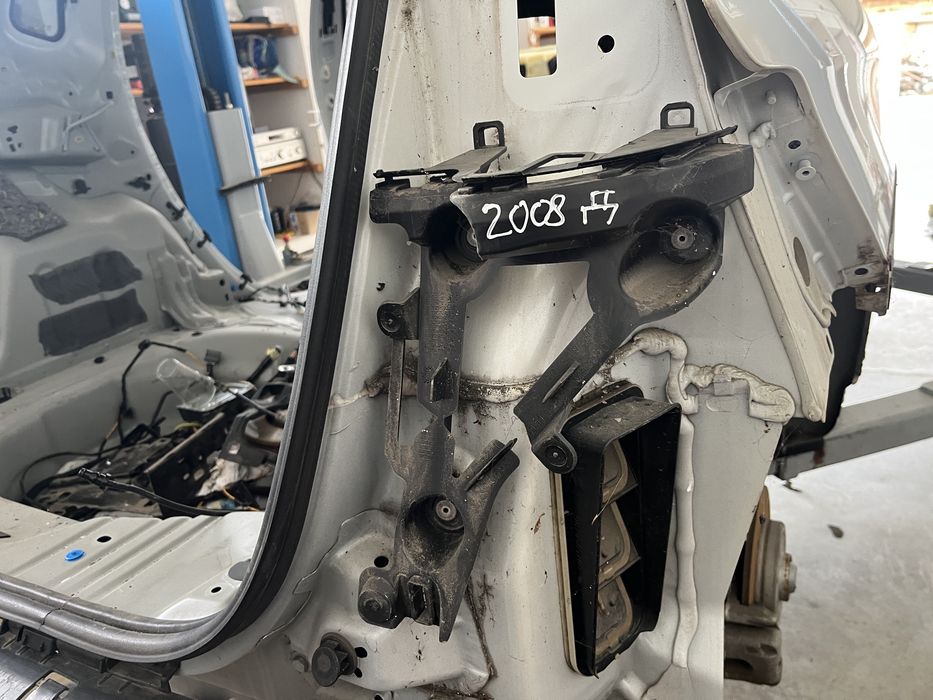 Задна броня бяла пежо peugeot 2008 facelift фейслифт греда държачи