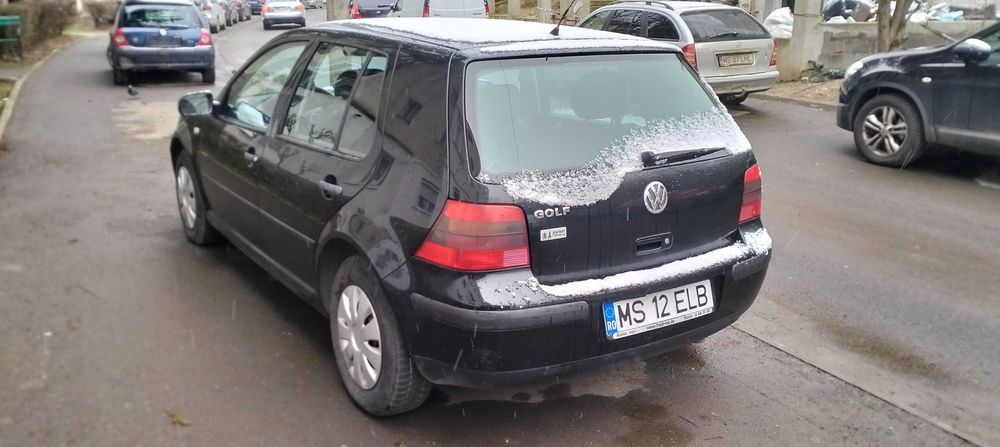 Vând golf IV ,1,4 benzina