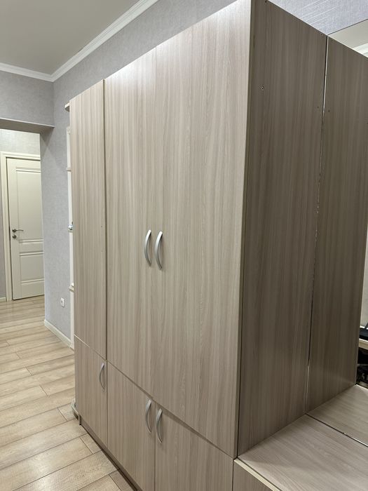 Продам шкаф в коридор