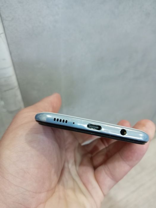 Продам телефон смартфон Samsung a50