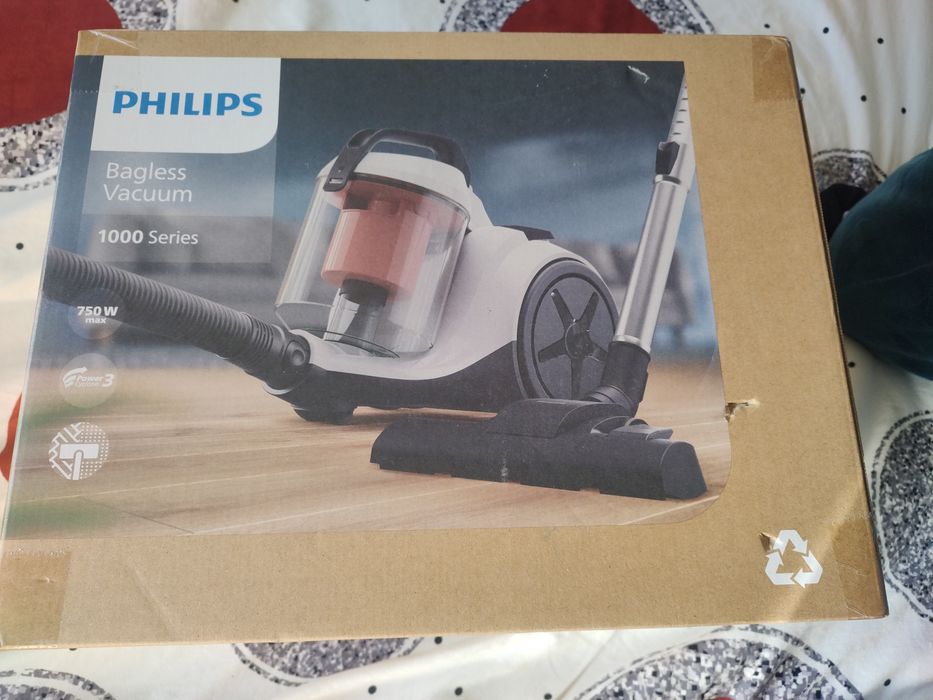 Vând Aspirator Philips fara sac