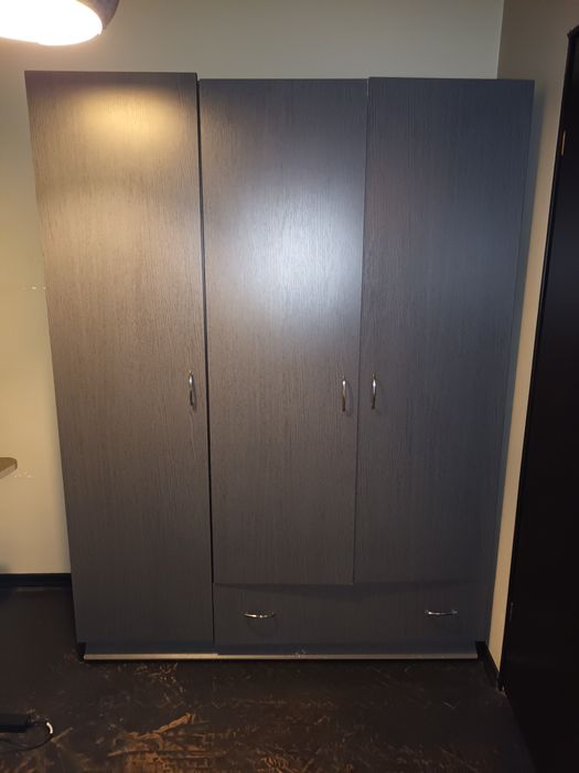 Şifonier 3 Uşi H 200cm, L 150cm, l 53cm