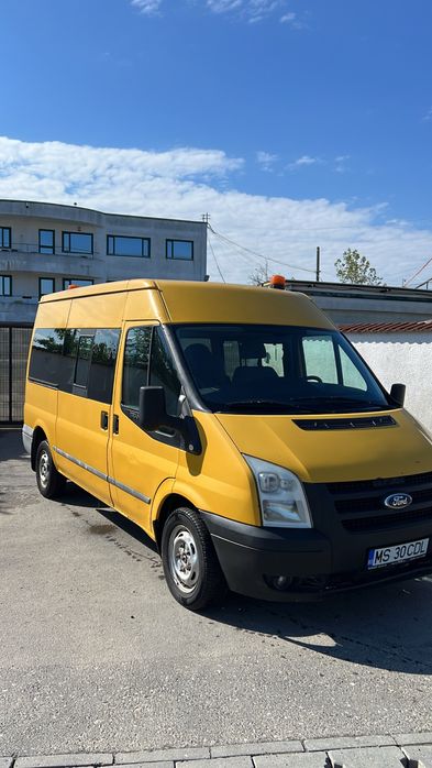 Ford transit 2011 8+1      9 locuri