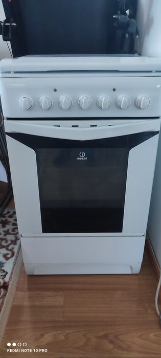 Продам электроплиту Indesit