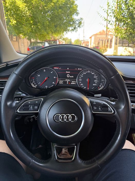 Audi A8 anul 2013