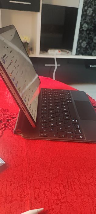 Apple Magic Keyboard pentru iPad