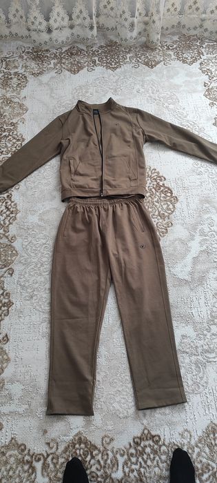 Продам костюм новый