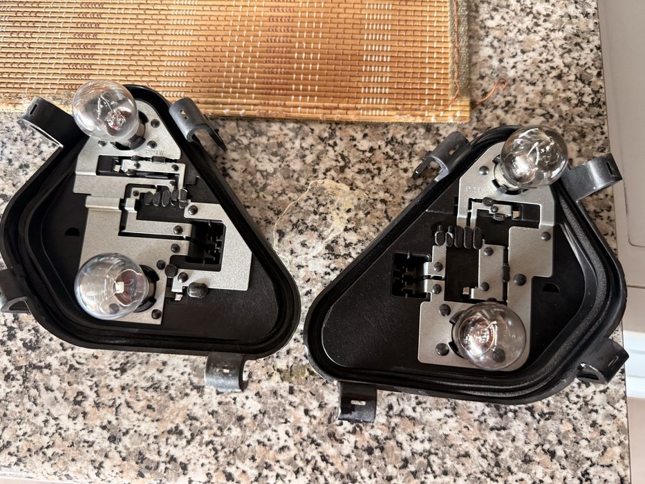 Grila originala  BMW 530/520 G30 / stopuri - semnalizari BMW f30