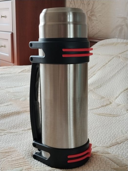 Продам термос новый