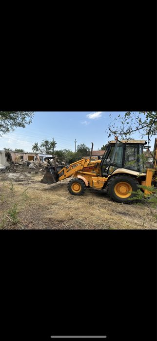 Execut lucrari , demolari ,nivelari sapaturi , balastru , pamant .